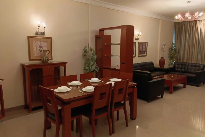 Modern 2 Bedroom Spacious Apartment on lower floor. – Slide 3