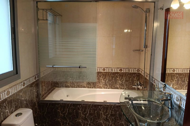 Modern 2 Bedroom Spacious Apartment on lower floor. – Slide 15