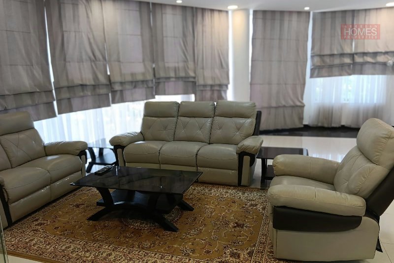 Luxury 3 Story Apartment – Slide 3