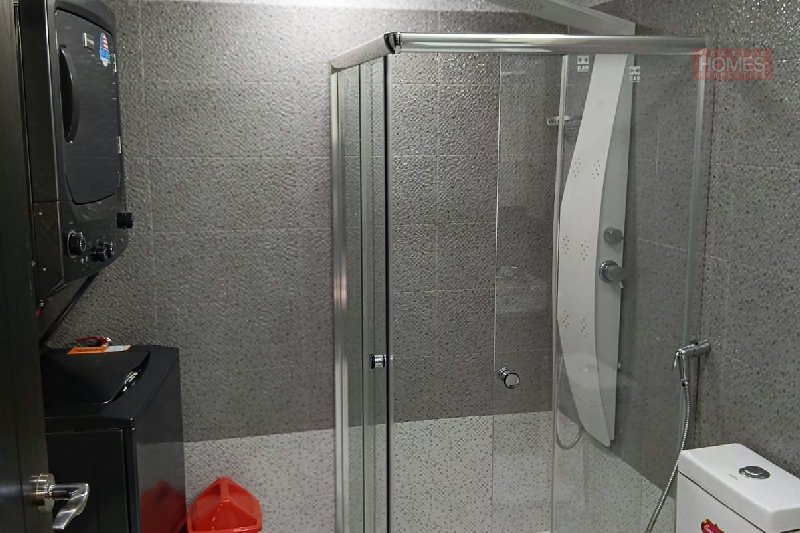 Luxury 3 Story Apartment – Slide 4