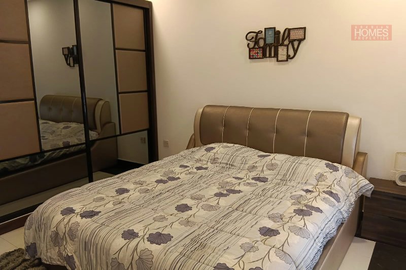 Luxury 3 Story Apartment – Slide 9