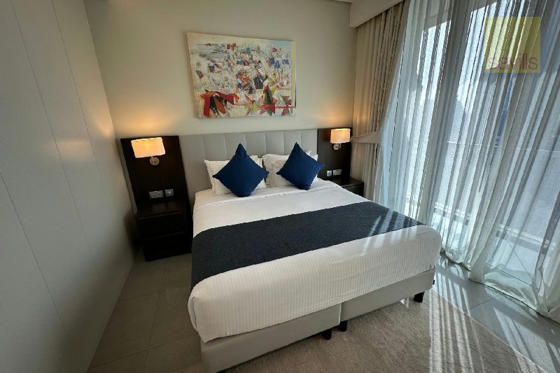 Your Perfect Urban Retreat Awaits โ Slide 1