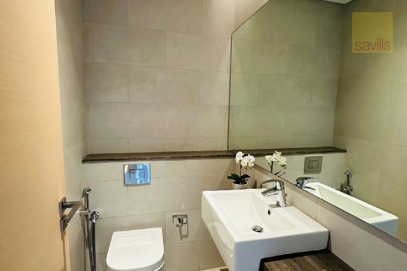 1-Bed Seafront Gem – Slide 6