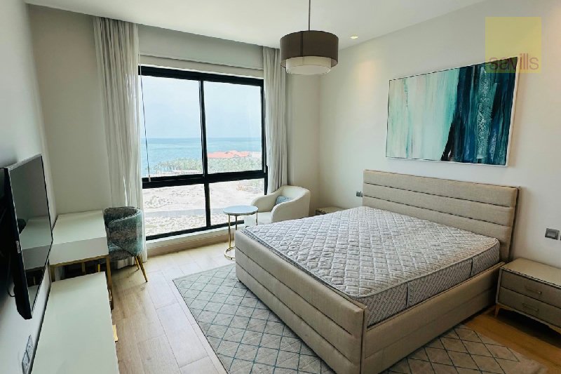 Luxury 2-Bedroom Seafront Apartment – Slide 6