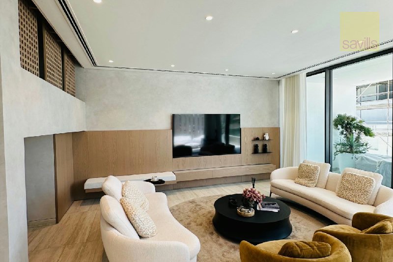 Ultra Luxury 4-Bedroom Villa with Rooftop Pool & Sea Views – Slide 4