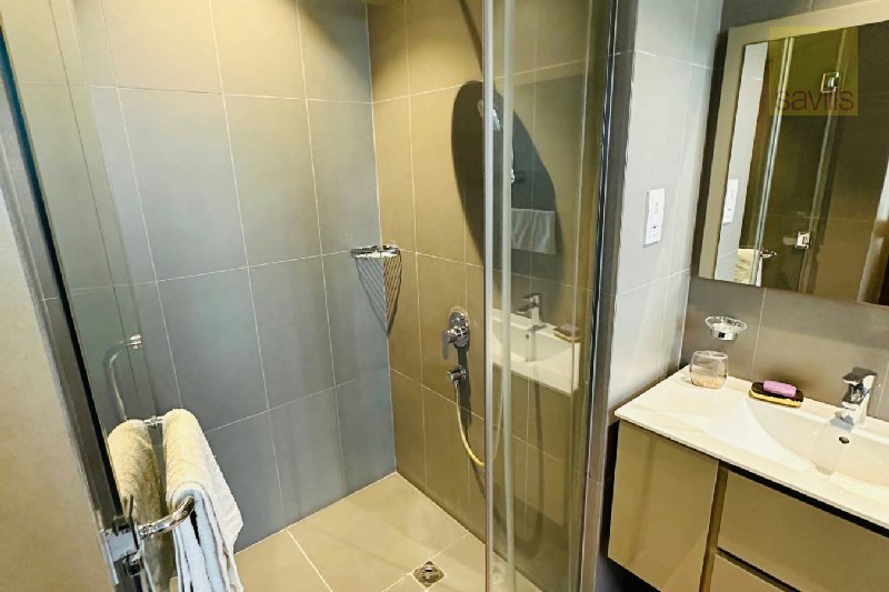 Luxury 1-Bedroom Apartment – Slide 9