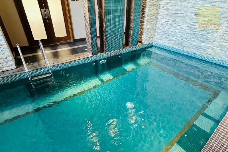 Luxury 1-Bedroom Apartment – Slide 16