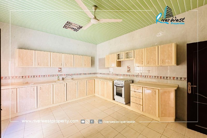 5 bedroom stand-alone villa for sale in Zinj – Slide 4