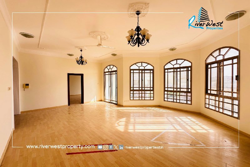 5 bedroom stand-alone villa for sale in Zinj - View 2