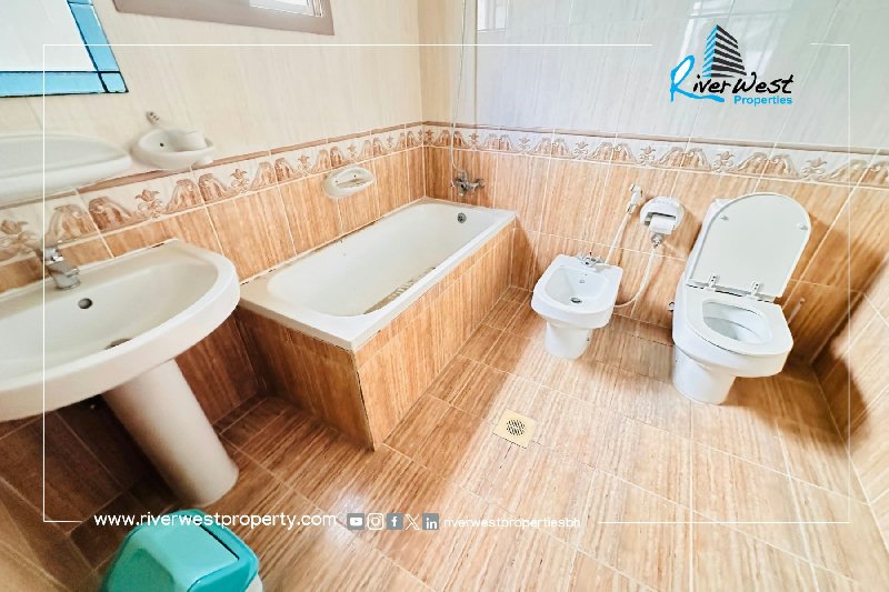 5 bedroom stand-alone villa for sale in Zinj – Slide 9