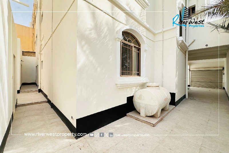 5 bedroom stand-alone villa for sale in Zinj – Slide 8