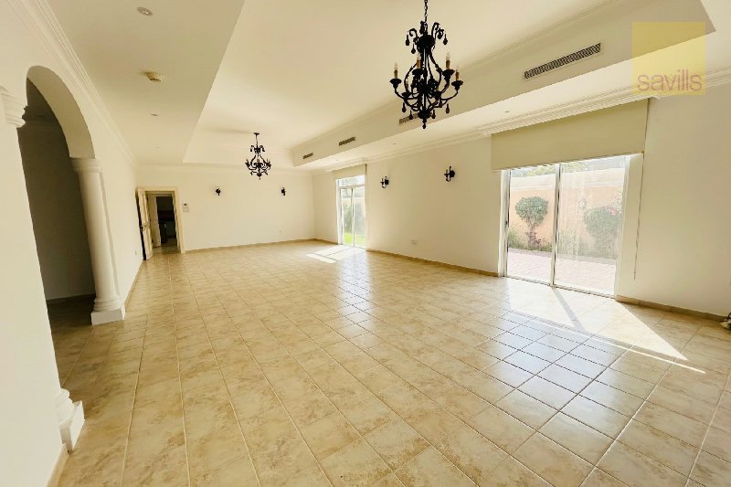 Delightful single story villa in the heart of Saar – Slide 3