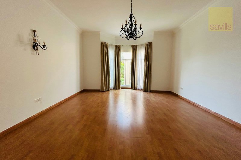 Delightful single story villa in the heart of Saar – Slide 9