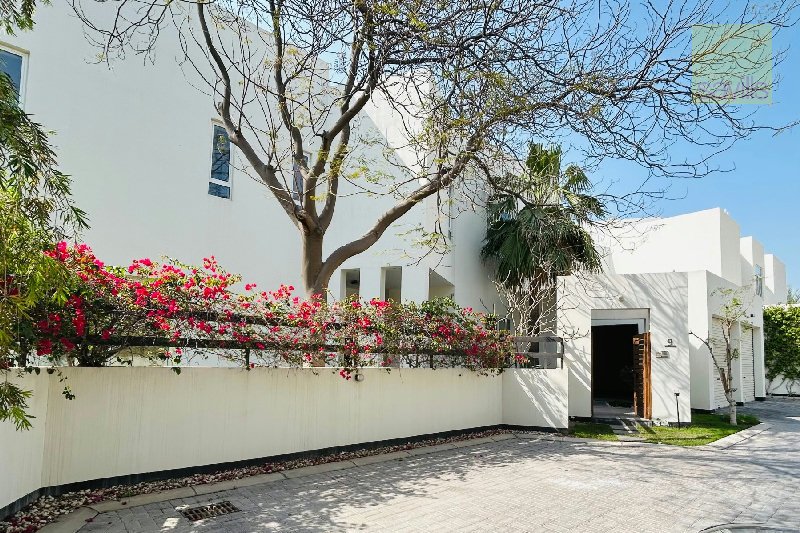 SUPERB villa in its own grounds with private pool and beautiful garden – Slide 2