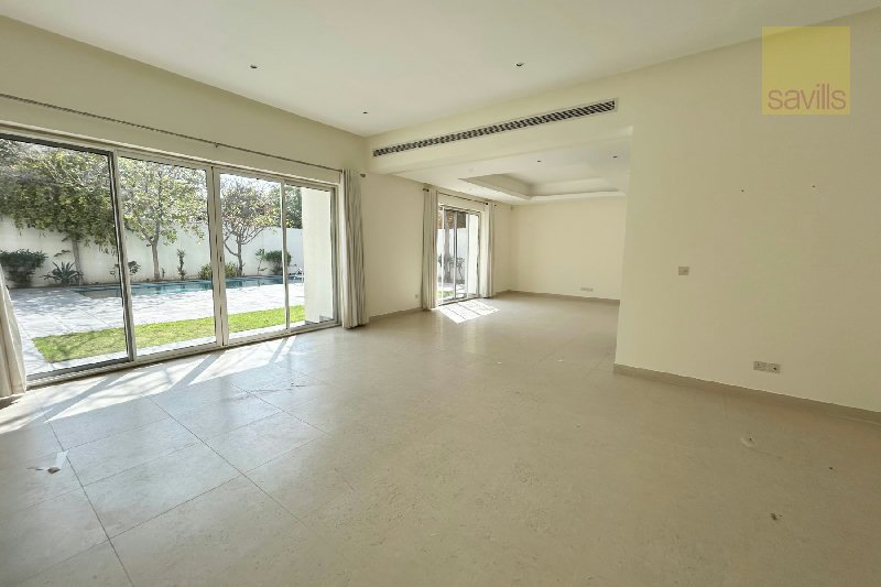 SUPERB villa in its own grounds with private pool and beautiful garden – Slide 3