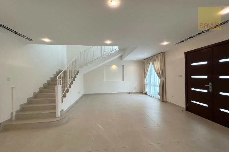 Fabulous compound villa in prime location – Slide 4