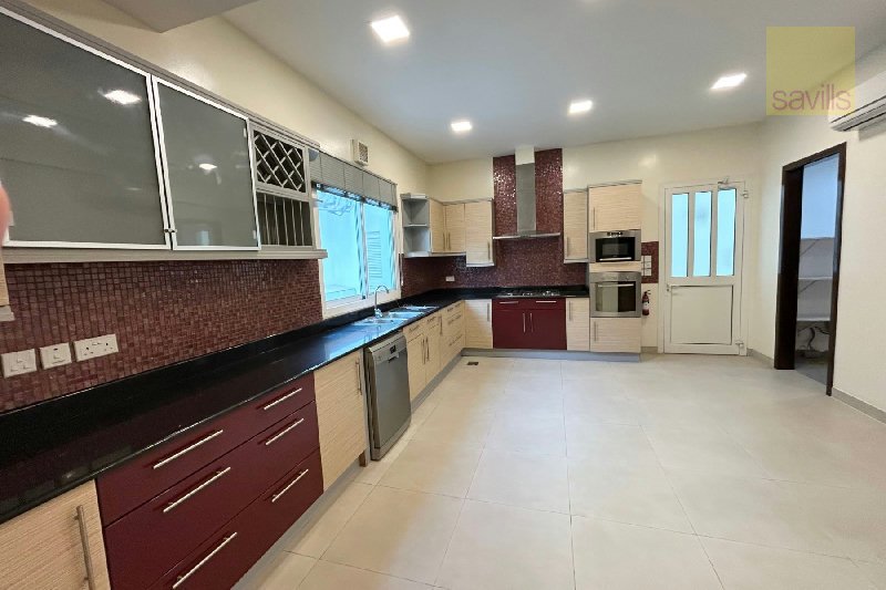 Fabulous compound villa in prime location – Slide 7