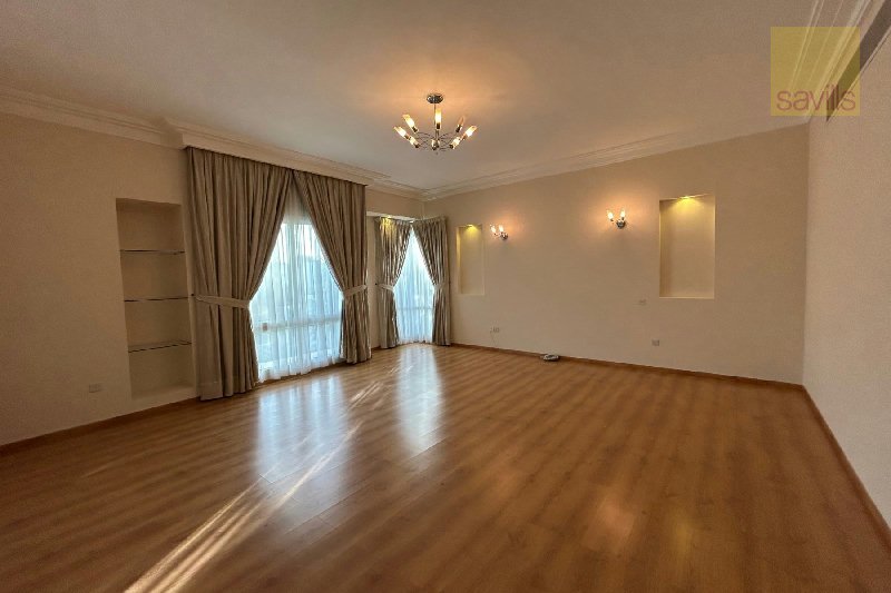 Fabulous compound villa in prime location – Slide 8