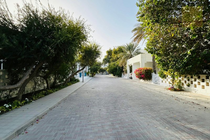 Fabulous compound villa in prime location – Slide 14