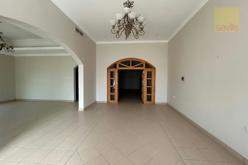 Spacious 4 bed single story villa ! - View 2
