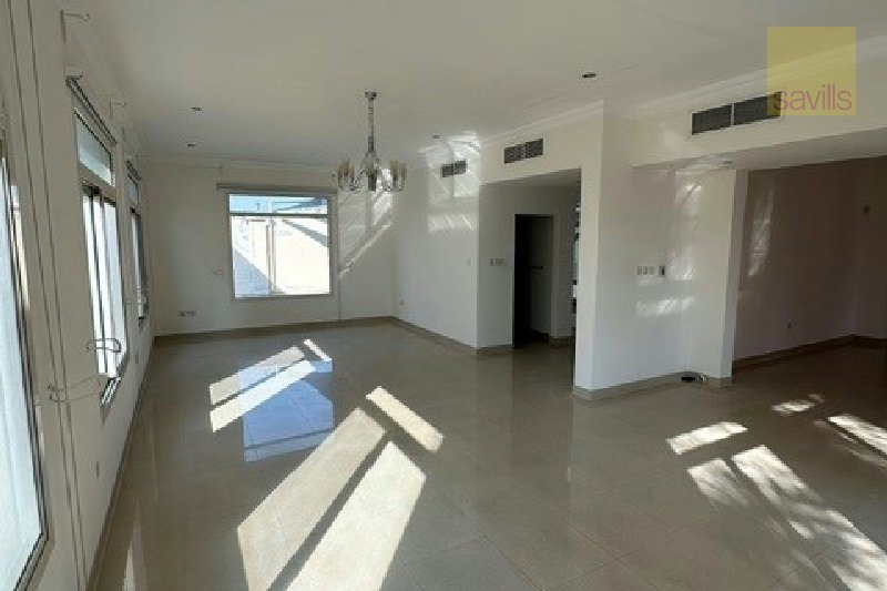 Perfectly Located | 4 Bed Villa | Popular Family Compound - Main view