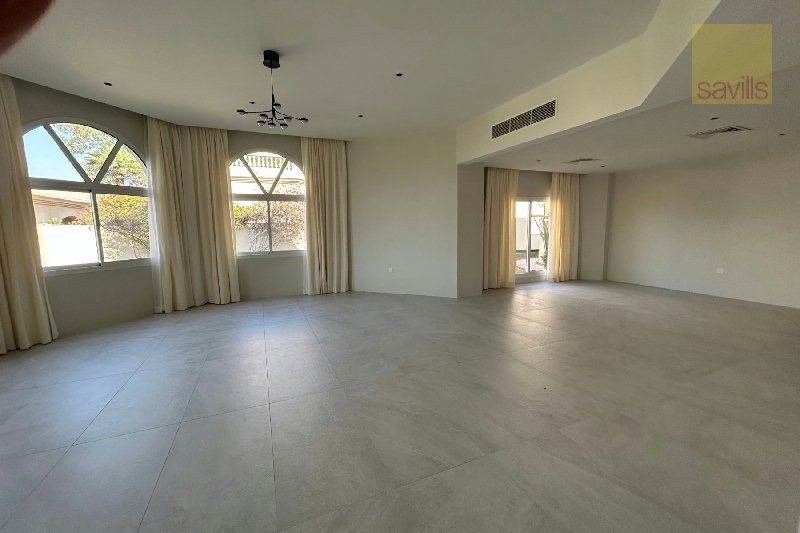 Superbly renovated villa on a green compound! – Slide 3