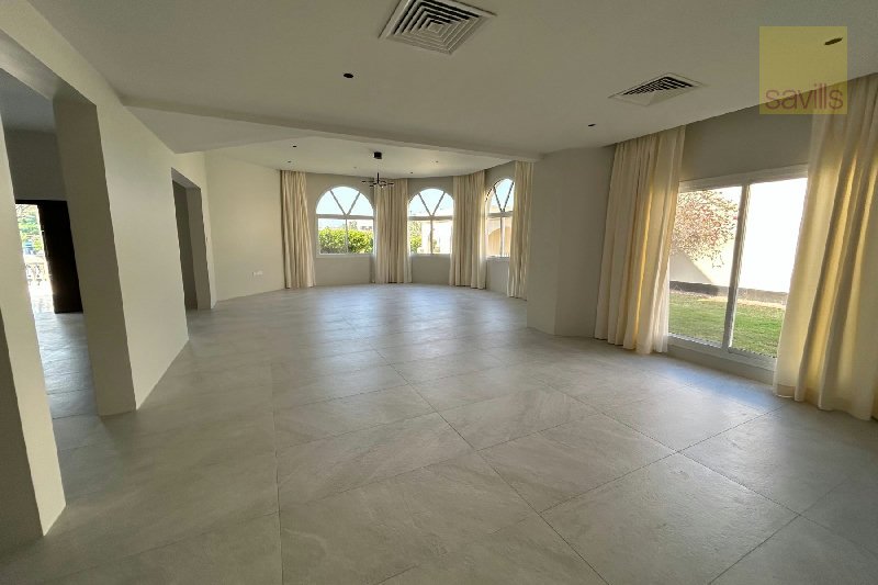 Superbly renovated villa on a green compound! – Slide 5