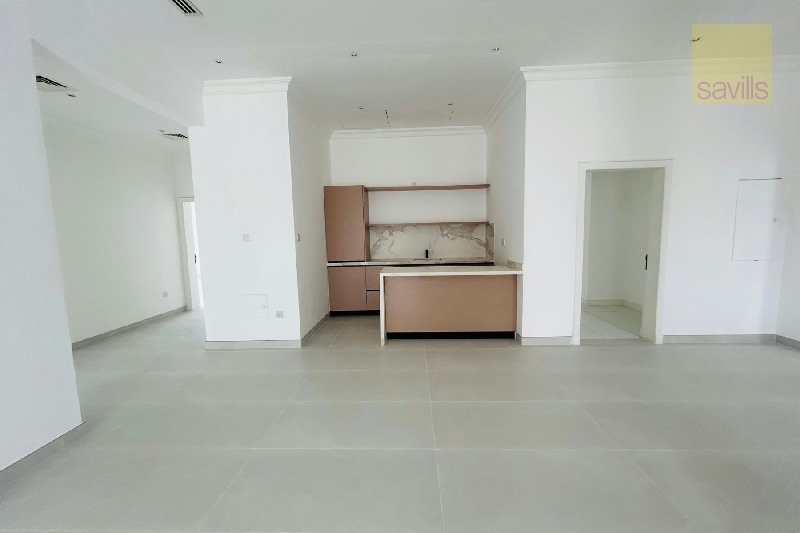 Magnificent 5 Bed Villa in the Heart of Saar – Slide 7