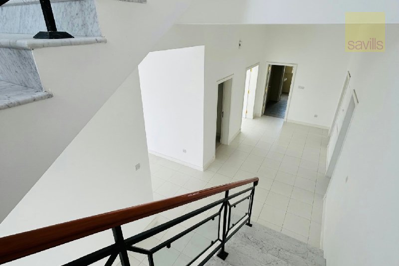 Magnificent 5 Bed Villa in the Heart of Saar – Slide 5