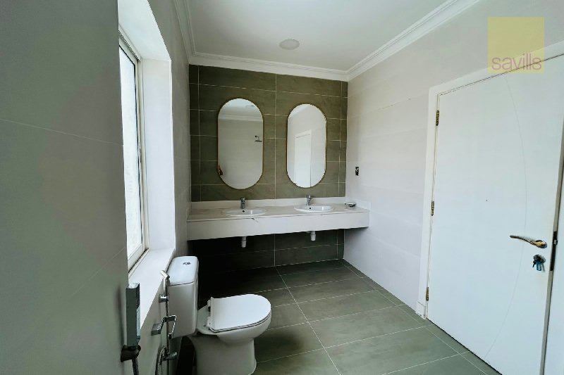 Magnificent 5 Bed Villa in the Heart of Saar – Slide 10