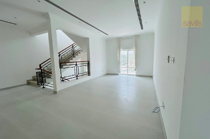 Magnificent 5 Bed Villa in the Heart of Saar – Slide 6