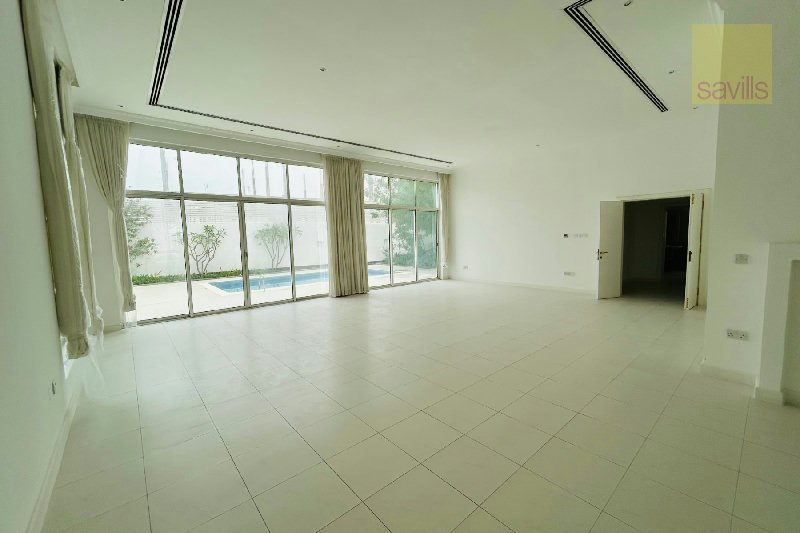 Magnificent 5 Bed Villa in the Heart of Saar โ Slide 2