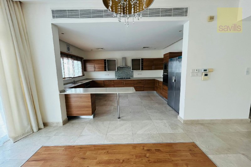 Beautiful 4 bed villa with private pool - View 2