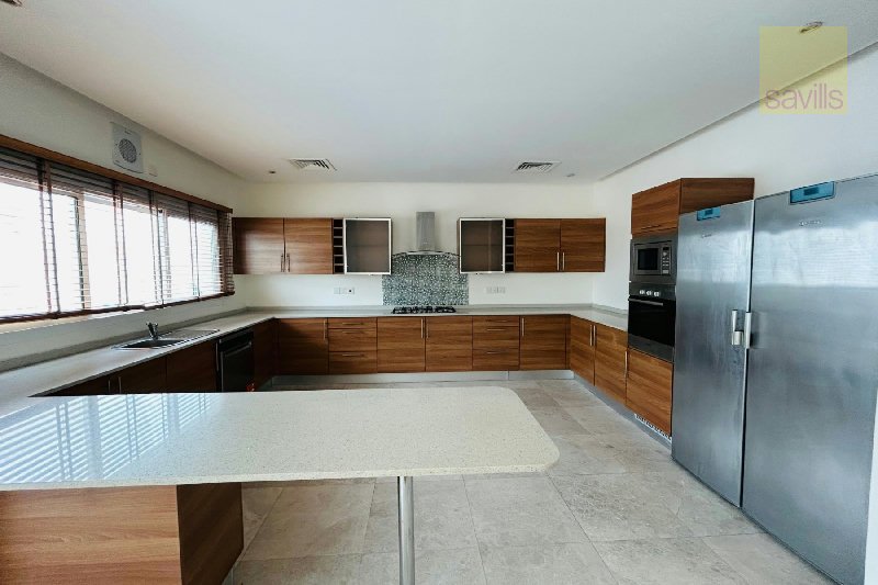 Beautiful 4 bed villa with private pool โ Slide 4