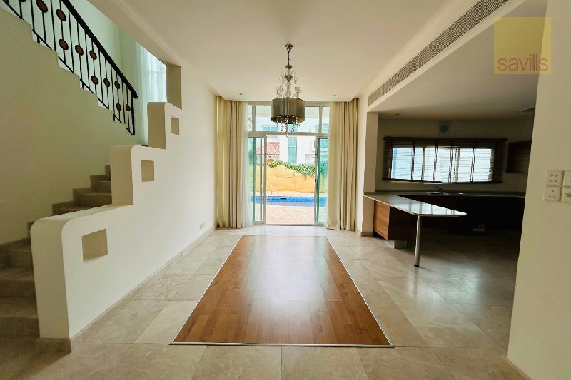 Beautiful 4 bed villa with private pool โ Slide 1