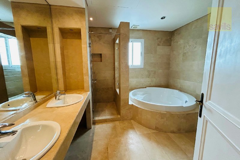 Beautiful 4 bed villa with private pool – Slide 7