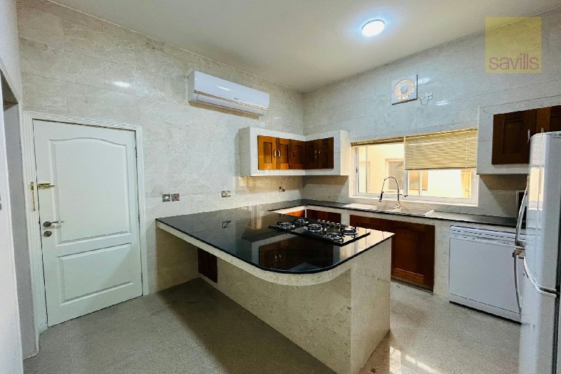 Lovely single story villa with private garden - Main view