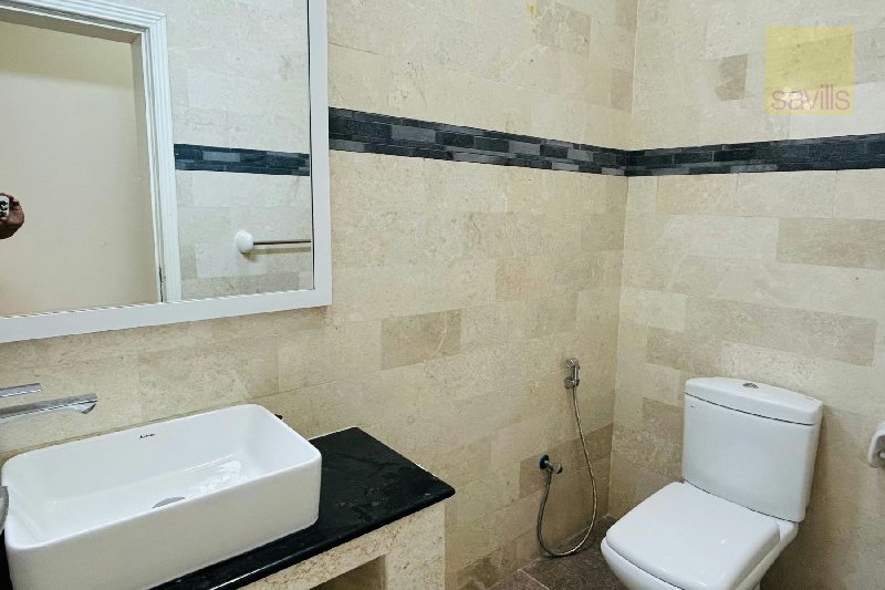 Lovely single story villa with private garden – Slide 3