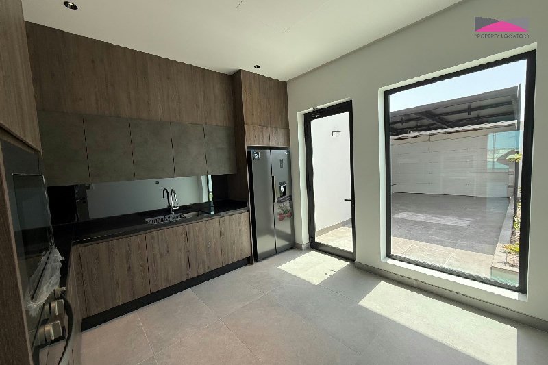 DISCOVER A HOME THAT COMPLEMENTS YOUR LIFESTYLE – Slide 8