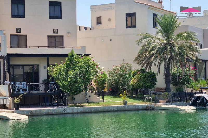 PRIVATE VILLA WITH EXPANSIVE GARDEN & BOAT MOORING – Slide 1