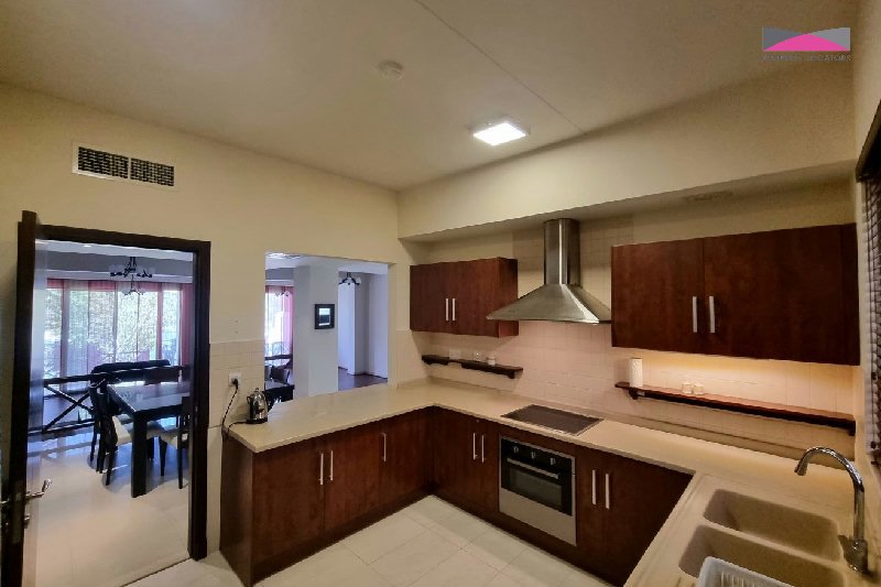 PRIVATE VILLA WITH EXPANSIVE GARDEN & BOAT MOORING – Slide 7