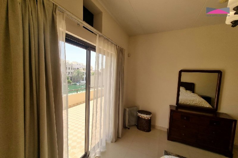 PRIVATE VILLA WITH EXPANSIVE GARDEN & BOAT MOORING – Slide 9