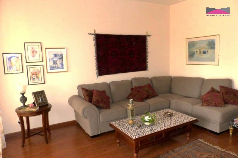 CANAL VIEW VILLA | PRIVATE MOORING | GARDEN SPACE – Slide 5