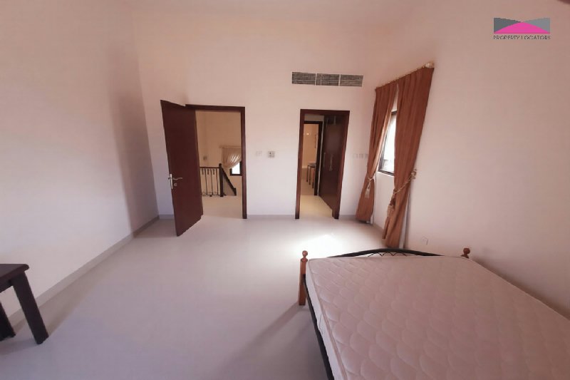 PRIME WATERFRONT LIVING IN AMWAJ | PRIVATE GARDEN & BOAT MOORING – Slide 10