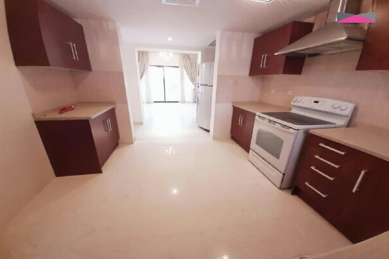 PRIME WATERFRONT LIVING IN AMWAJ | PRIVATE GARDEN & BOAT MOORING – Slide 8