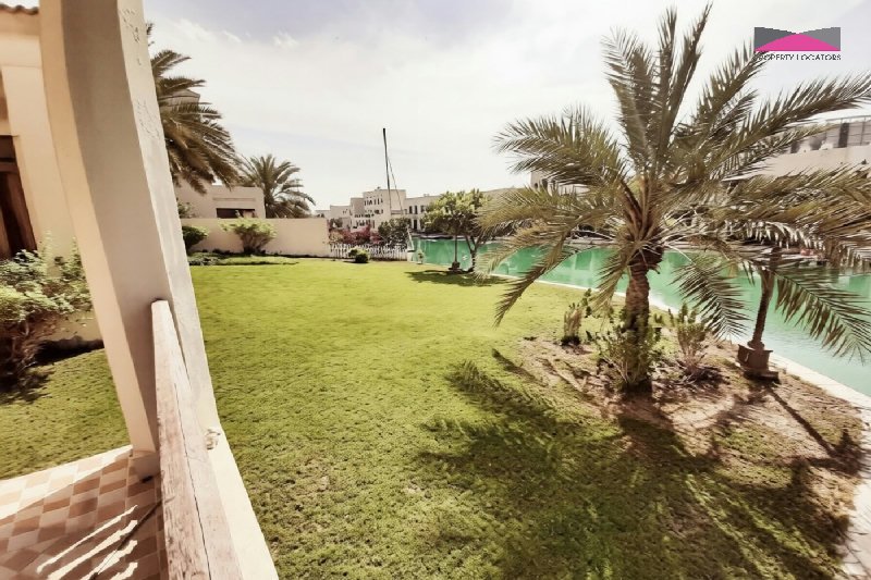PRIME WATERFRONT LIVING IN AMWAJ | PRIVATE GARDEN & BOAT MOORING – Slide 1