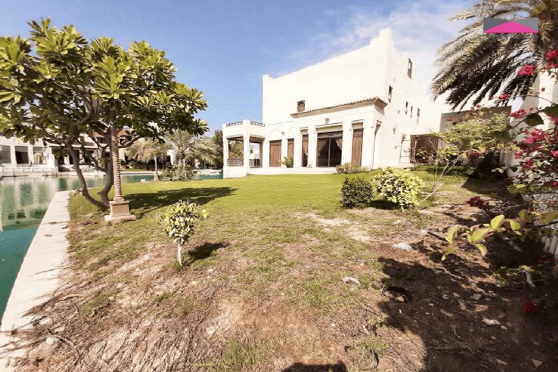 PRIME WATERFRONT LIVING IN AMWAJ | PRIVATE GARDEN & BOAT MOORING - View 2