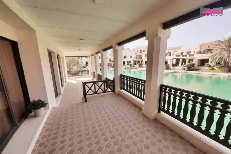 PRIME WATERFRONT LIVING IN AMWAJ | PRIVATE GARDEN & BOAT MOORING – Slide 3