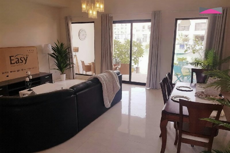 STUNNING 2 BHK WATERFRONT DUPLEX | BEACH ACCESS – Slide 4