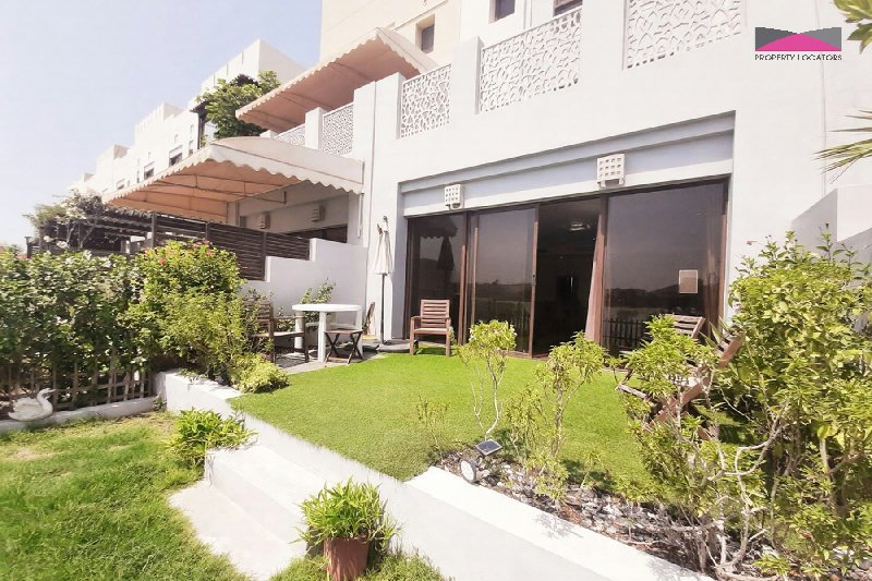 STUNNING SEAFRONT VILLA | PRIVATE GARDEN | MOVE-IN READY – Slide 2